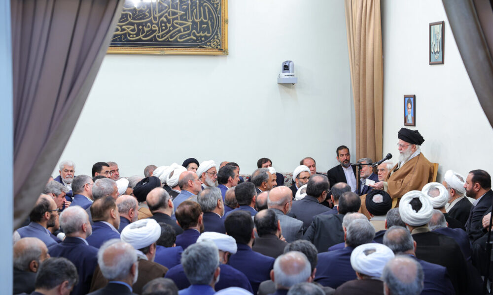 دیدار جمعی از مسئولان ارشد سه قوه با رهبر انقلاب