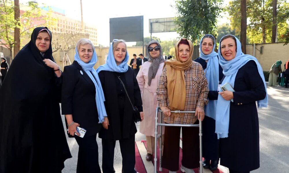 اولین گردهمایی بزرگ دانشآموختگان دبیرستان ماندگار بهشتآیین با حضور مسئولین استان ،پیشکسوتان و دانشآموختگان