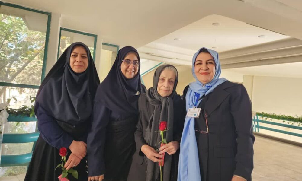 اولین گردهمایی بزرگ دانشآموختگان دبیرستان ماندگار بهشتآیین با حضور مسئولین استان ،پیشکسوتان و دانشآموختگان