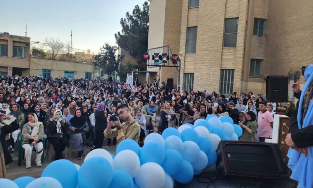 اولین گردهمایی بزرگ دانشآموختگان دبیرستان ماندگار بهشتآیین با حضور مسئولین استان ،پیشکسوتان و دانشآموختگان