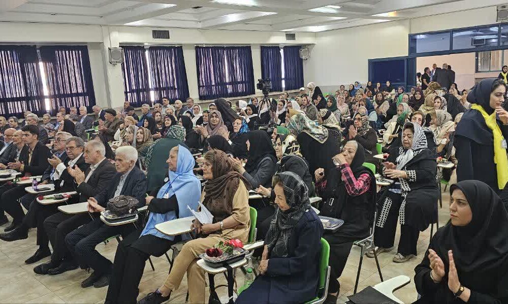 اولین گردهمایی بزرگ دانشآموختگان دبیرستان ماندگار بهشتآیین با حضور مسئولین استان ،پیشکسوتان و دانشآموختگان