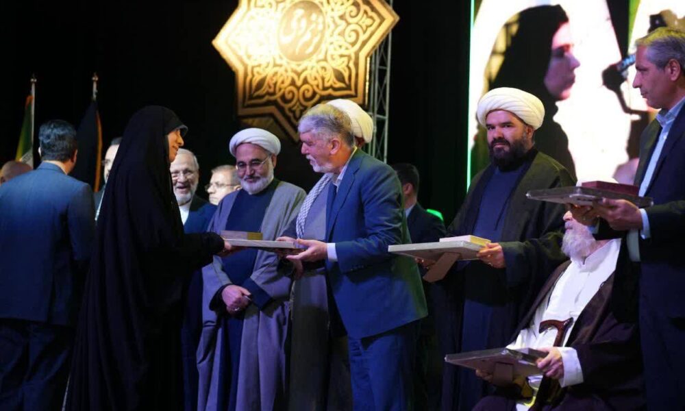 گزارش تصویری تجلیل از حافظان کل موسسه مهدقرآن کریم