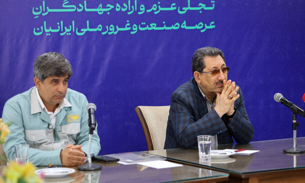 وزیر صنعت، معدن و تجارت با حضور در مجتمع عظیم فولاد مبارکه،از کوره شماره ۸ ناحیه فولادسازی بازدید کرد