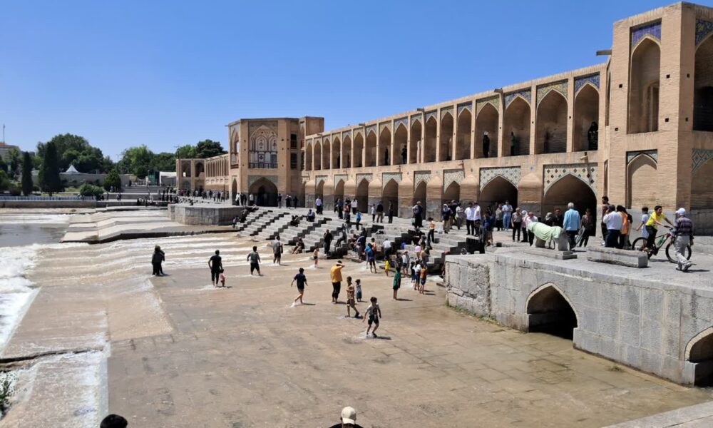 زاینده رود دوباره جاری شد