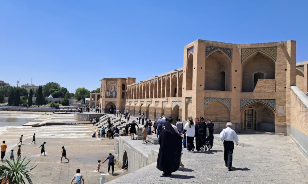 زاینده رود دوباره جاری شد
