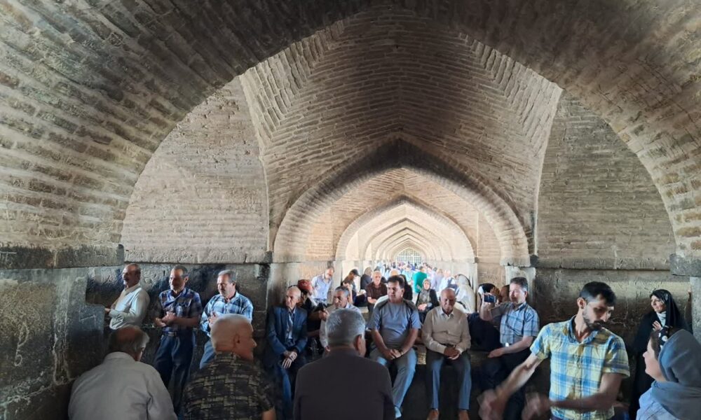 زاینده رود دوباره جاری شد