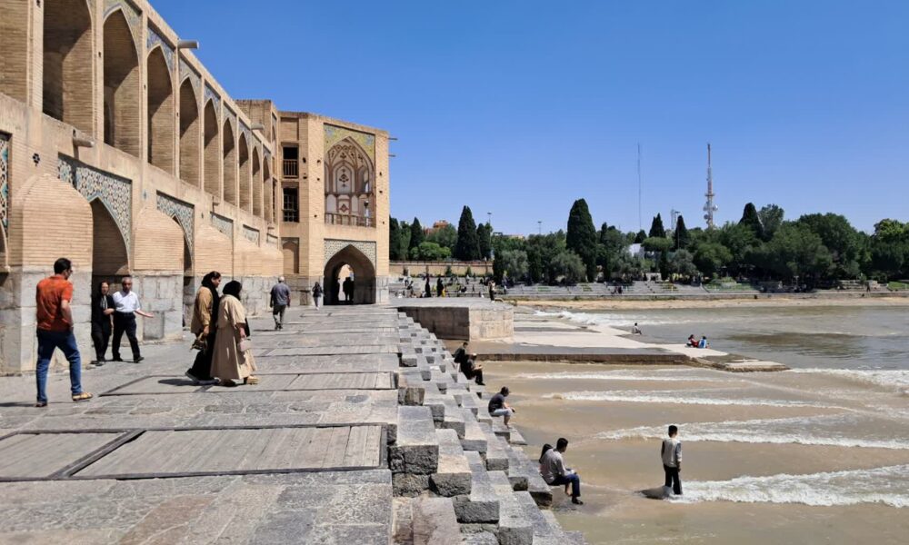 زاینده رود دوباره جاری شد