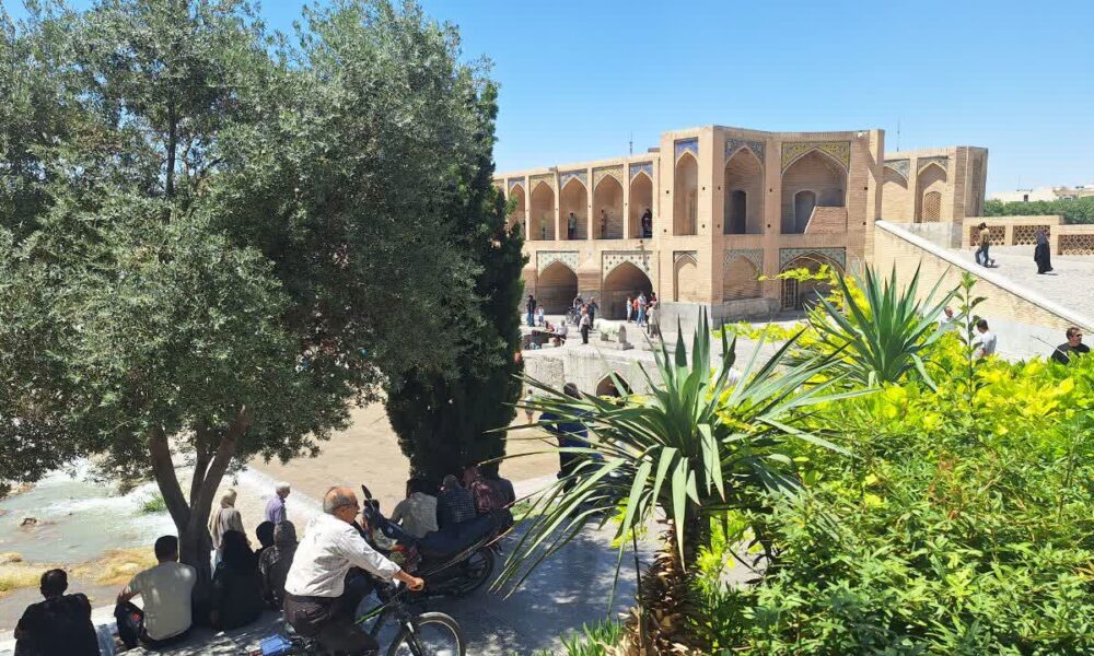 زاینده رود دوباره جاری شد